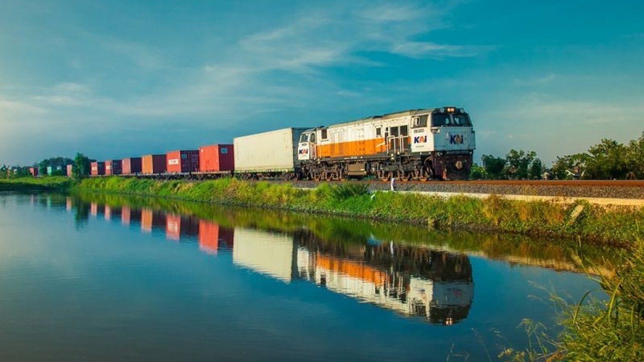 PT Kereta Api Indonesia (KAI) berhasil mengangkut 10,67 juta ton barang selama Januari-Februari 2025, meningkat signifikan dibandingkan periode yang sama tahun lalu, didorong oleh peningkatan permintaan batu bara dan optimalisasi operasional.