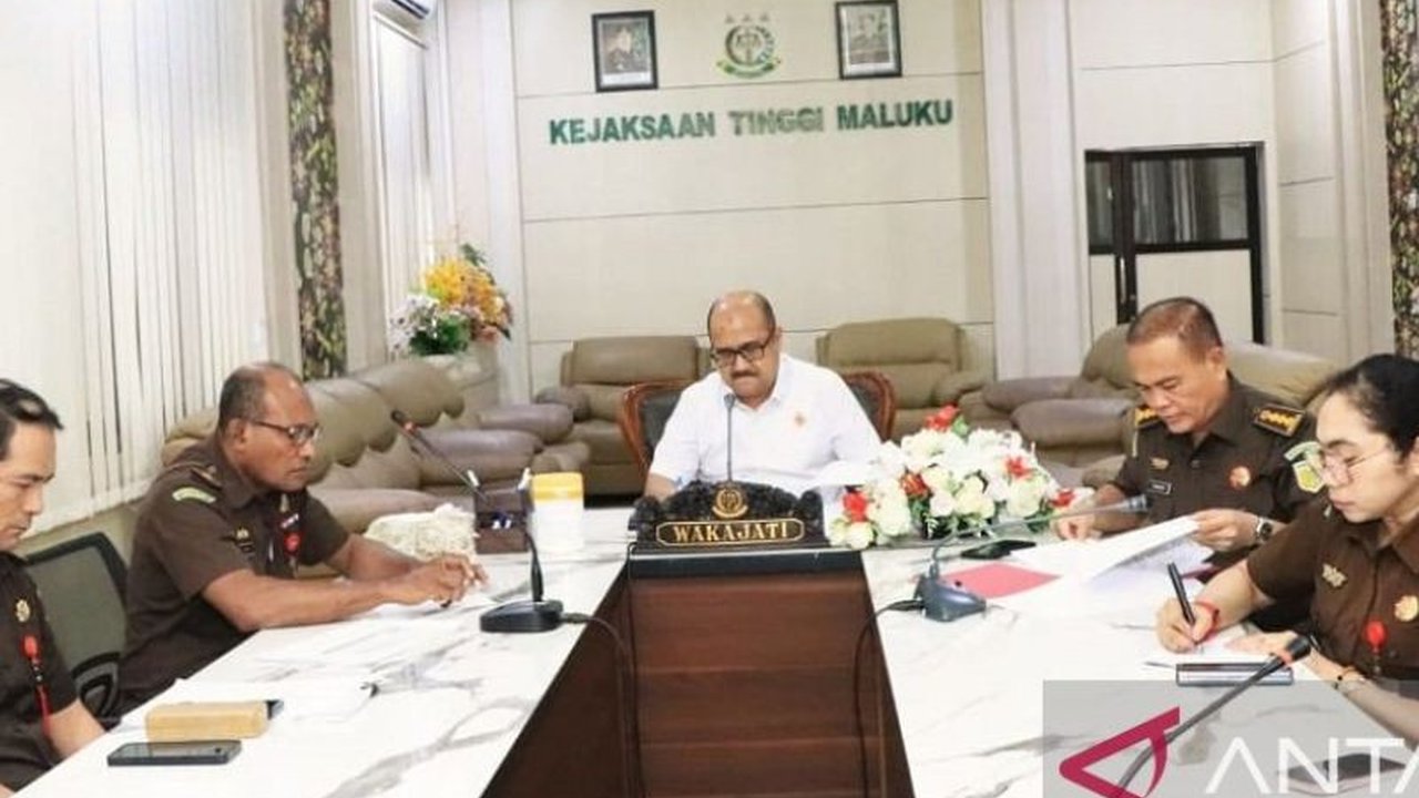 Kejaksaan Tinggi Maluku menghentikan penuntutan kasus penganiayaan di Maluku Tengah melalui keadilan restoratif setelah tercapai perdamaian antara korban dan tersangka.