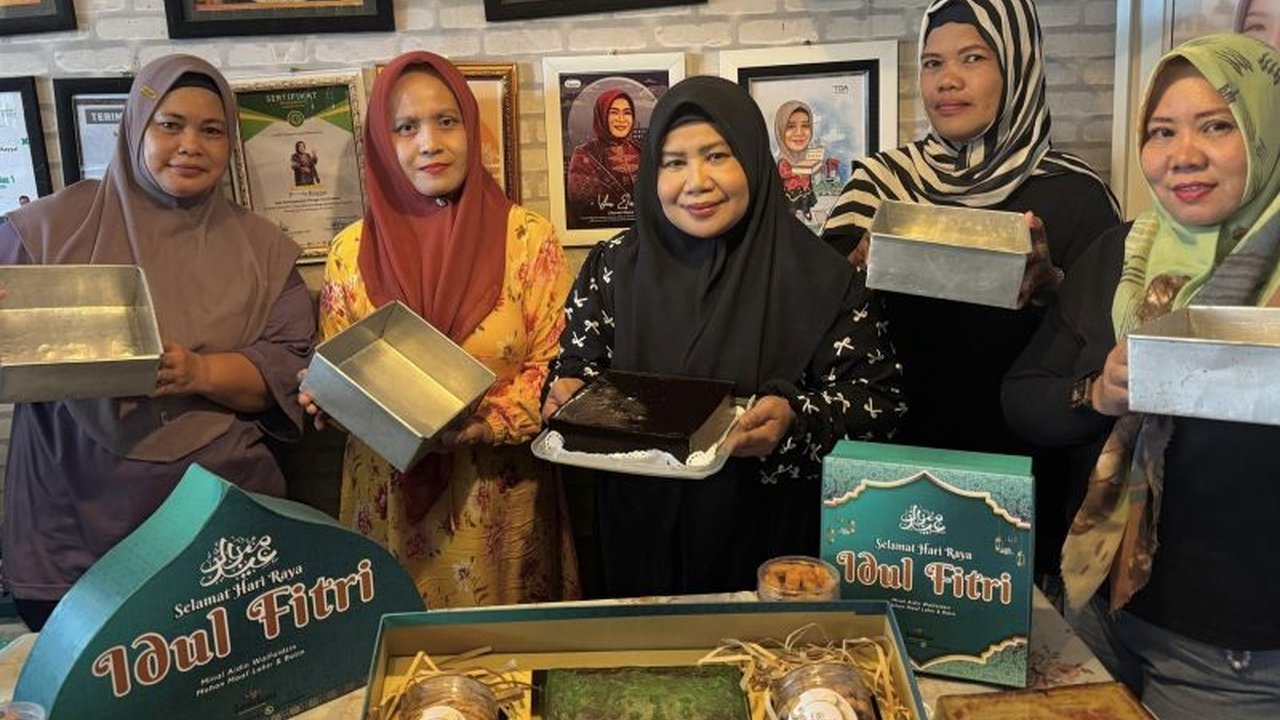 Kue basah khas Palembang seperti maksuba dan lapis kojo menjadi incaran masyarakat selama Ramadhan 2025, dengan pesanan membludak hingga ratusan loyang.
