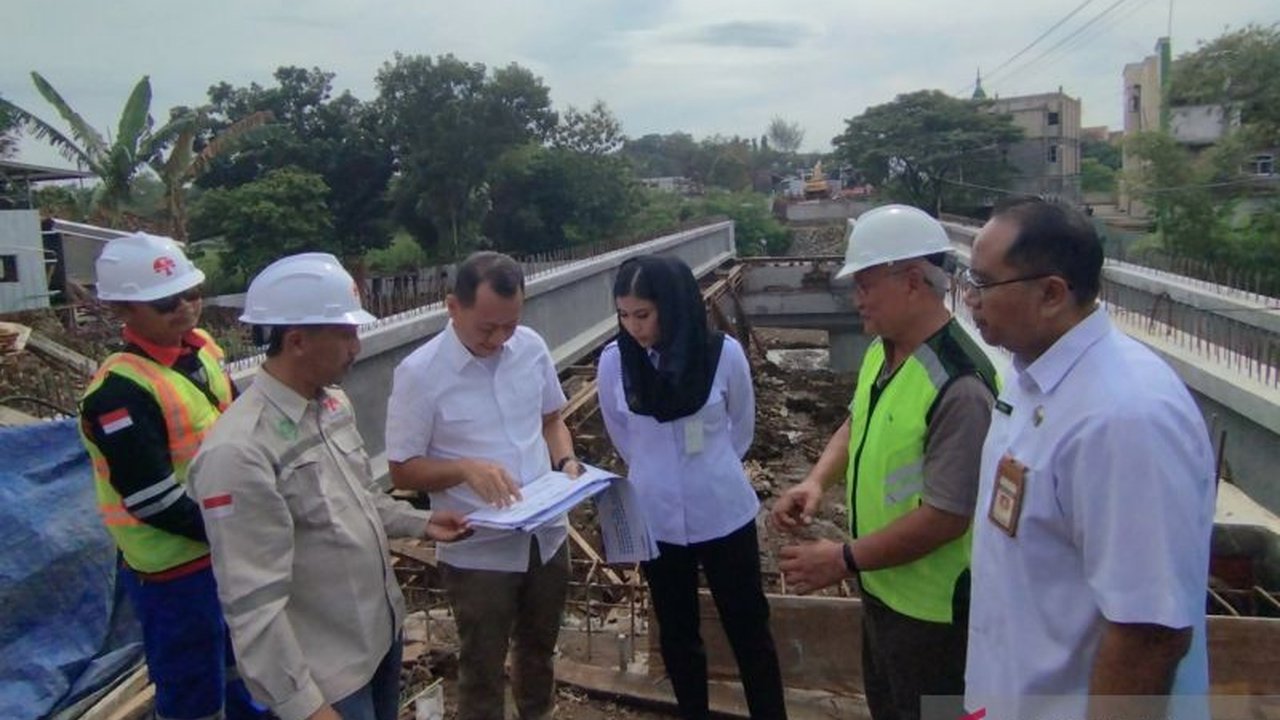 Bupati Kudus meminta percepatan pembangunan Jembatan Karangsambung senilai Rp28,6 miliar agar selesai Juni 2025, demi meningkatkan aksesibilitas dan perekonomian warga.