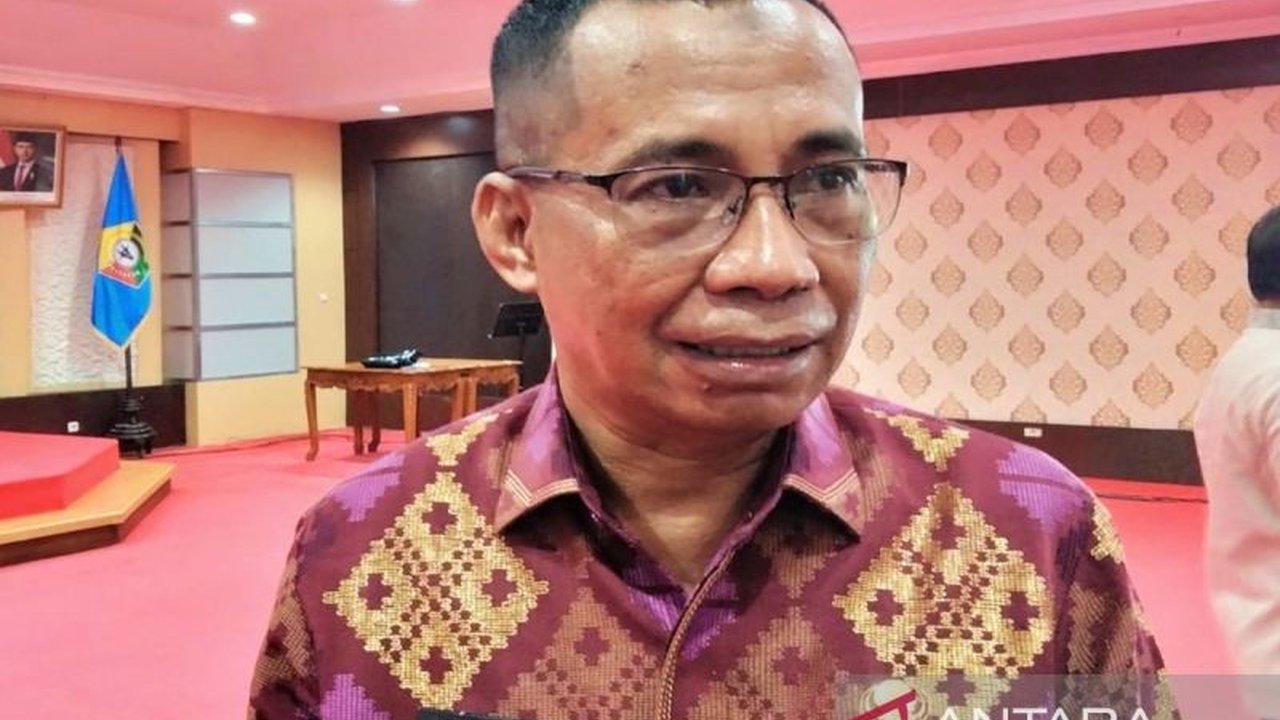 Bapenda Sultra ungkap 12 ribu kendaraan dinas roda empat dan dua menunggak pajak, capai hampir 50 persen dari total kendaraan dinas, dan upaya percepatan pembayaran pajak tengah digencarkan.