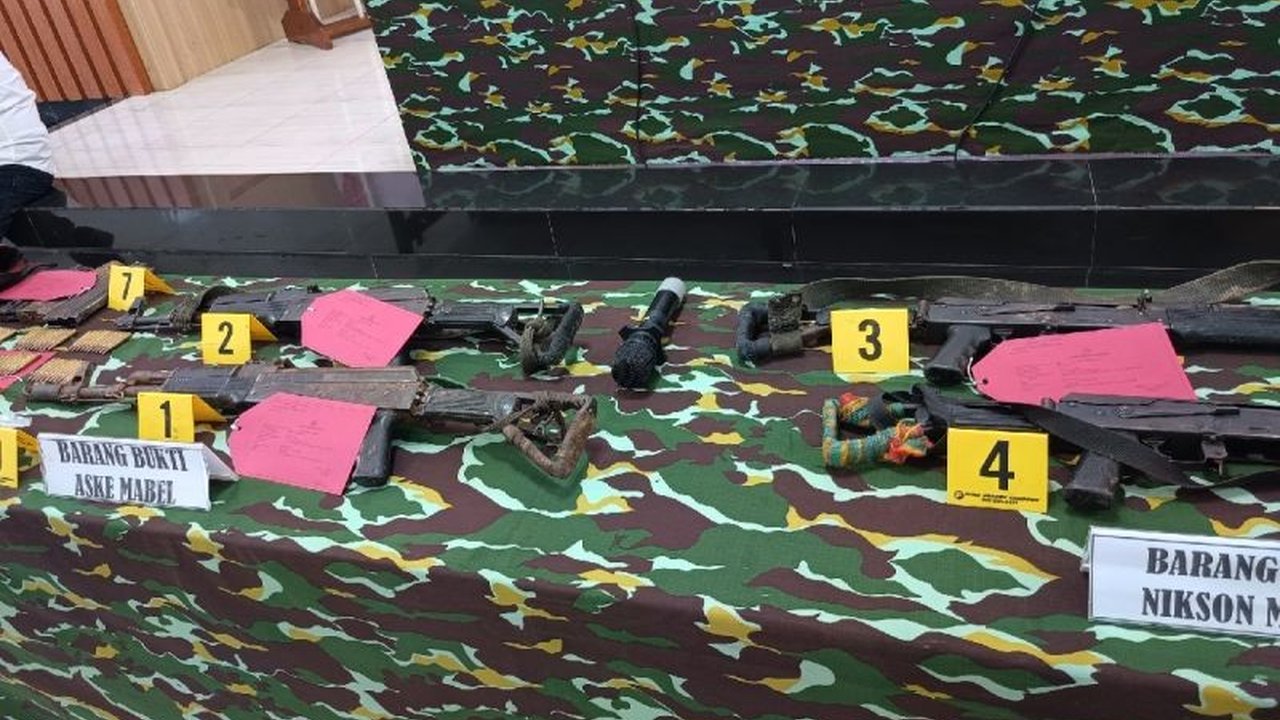 Satgas Damai Cartenz berhasil menyita enam senjata api dan 800 butir amunisi di Keerom, Papua, yang diduga akan digunakan oleh Kelompok Kriminal Bersenjata (KKB).