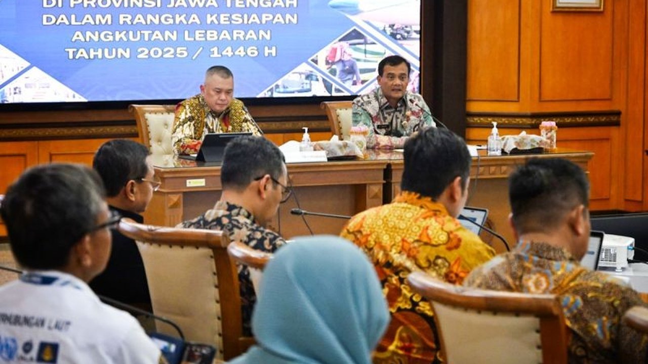 Menhub Dudy Purwagandhi dan Gubernur Jawa Tengah Ahmad Lutfhi bahas persiapan mudik Lebaran 2025 di Jawa Tengah, antisipasi lonjakan pemudik dan kepadatan di sejumlah titik.
