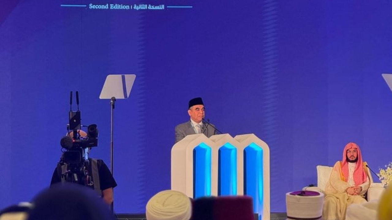 Ketua MPR RI, Ahmad Muzani, dalam konferensi Liga Muslim Dunia di Mekkah, menekankan peran vital Pancasila sebagai dasar negara yang menyatukan keberagaman Indonesia di tengah perbedaan ideologi dan latar belakang suku bangsa.