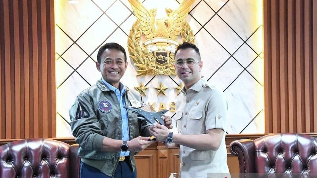 Wakil Kepala Staf TNI AU, Marsdya TNI Andyawan Martono Putra, menjalin kerja sama dengan Raffi Ahmad untuk meningkatkan citra TNI AU di kalangan anak muda Indonesia melalui industri kreatif.