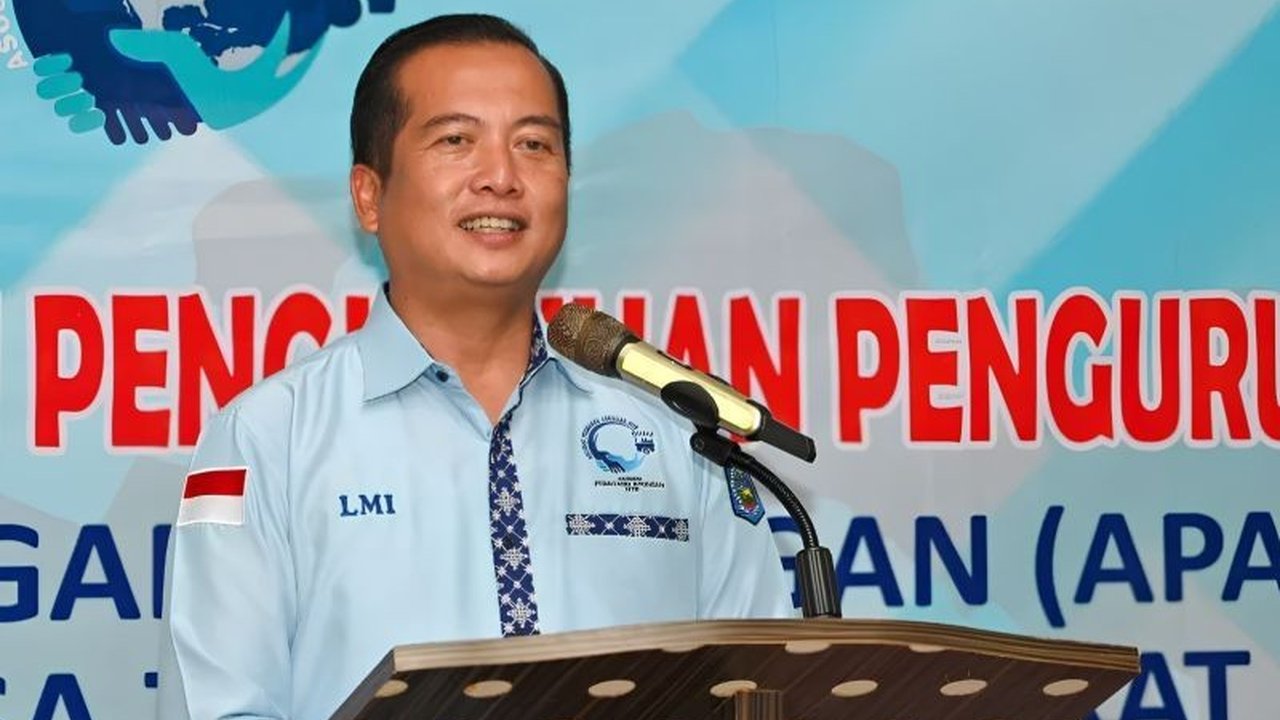 Gubernur NTB, Lalu Muhamad Iqbal, berkomitmen meningkatkan kesejahteraan pedagang asongan dengan mendorong pembentukan koperasi dan akses perbankan yang lebih mudah.