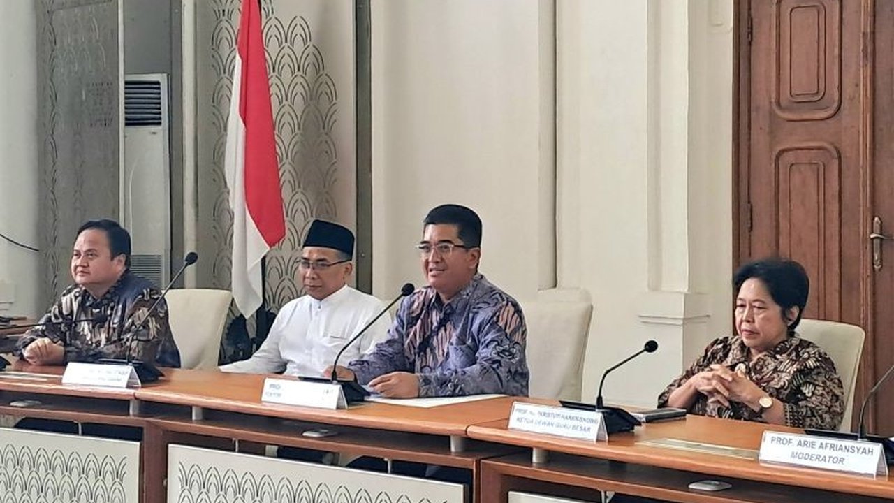 Universitas Indonesia (UI) memberikan pembinaan kepada pihak-pihak yang terlibat dalam kasus disertasi Bahlil Lahadalia, bukan mencabut gelar doktornya.