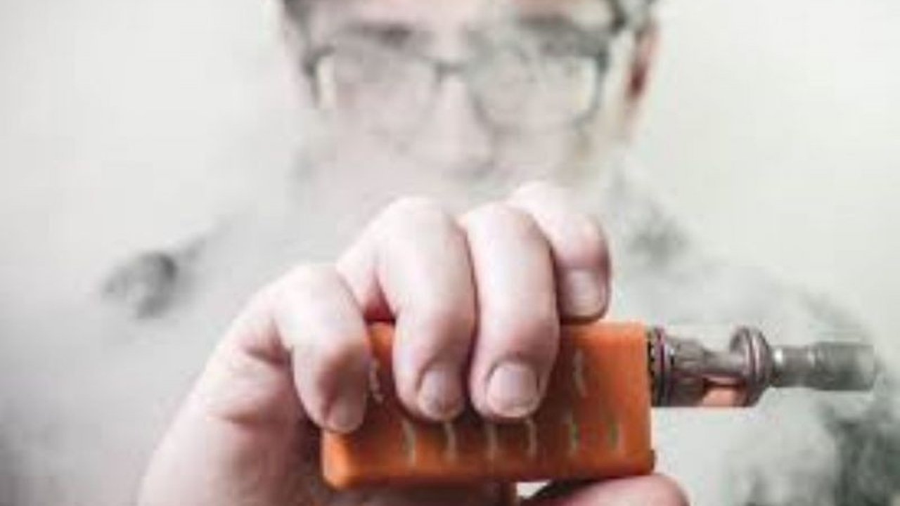 Akademisi Unpad menilai produk tembakau alternatif seperti rokok elektrik dan tembakau panas mengurangi risiko kesehatan dibanding rokok konvensional karena tanpa pembakaran, meskipun bukan tanpa risiko.