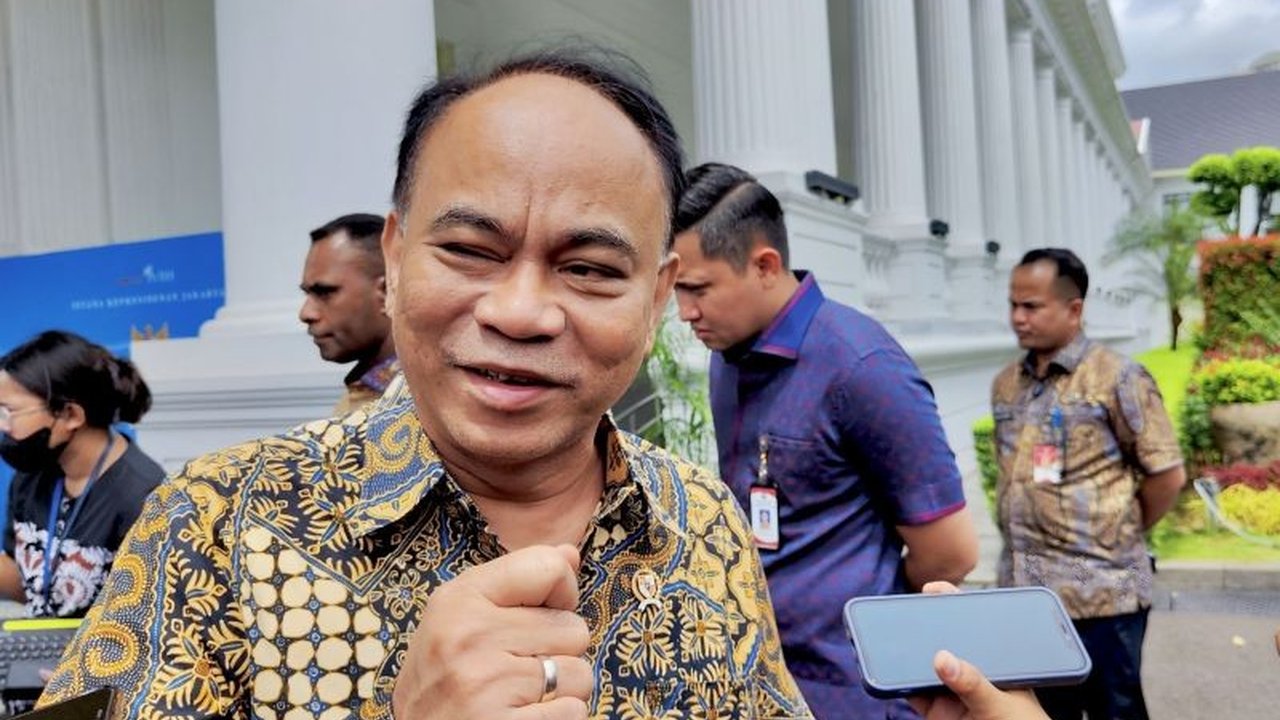 Menteri Koperasi Budi Arie Setiadi menegaskan pertemuan Presiden Jokowi dengan Hashim Djojohadikusumo di Solo tak membahas wacana pembentukan Partai Super Tbk.