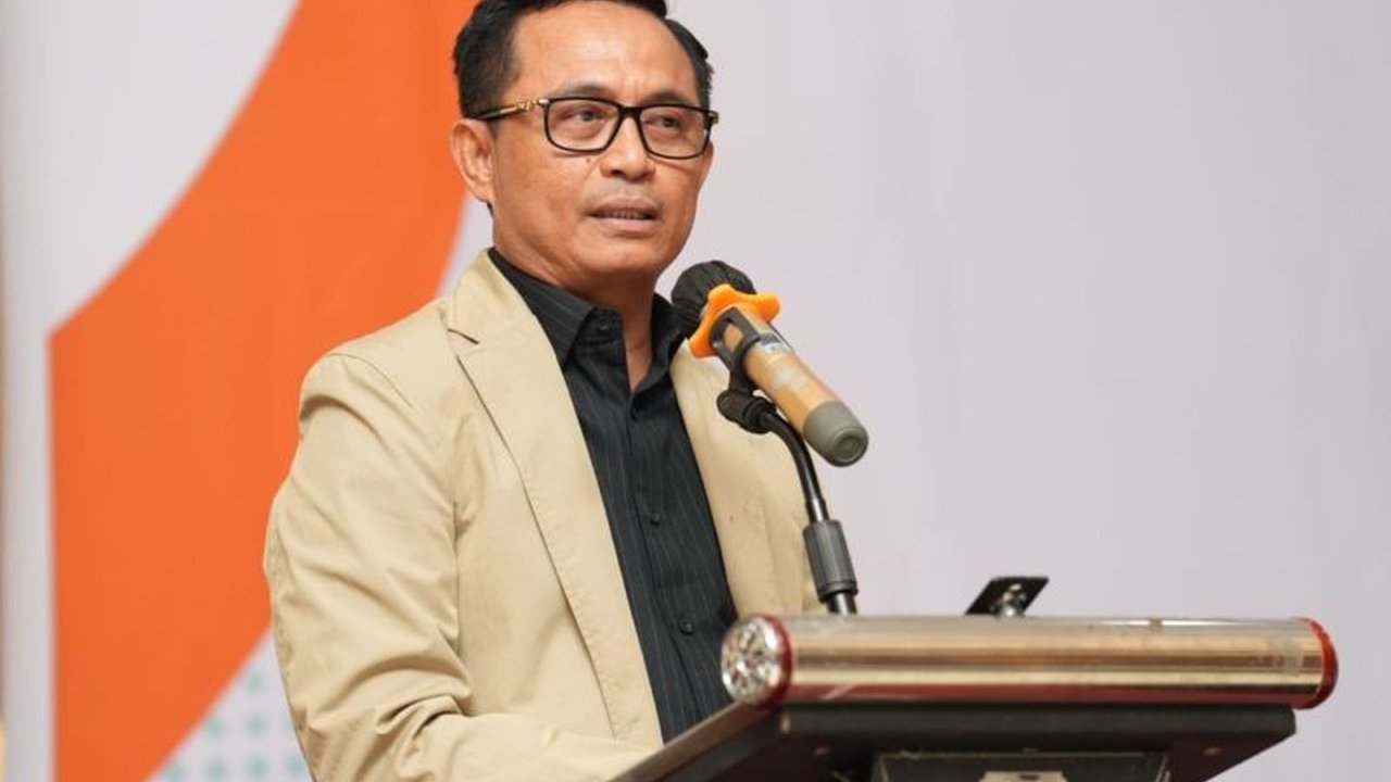 Pemerintah Provinsi Maluku Utara memastikan program pendidikan gratis untuk SMA, SMK, dan SLB negeri akan dimulai Mei 2025 dengan total anggaran yang mencakup sekitar 63 ribu siswa.