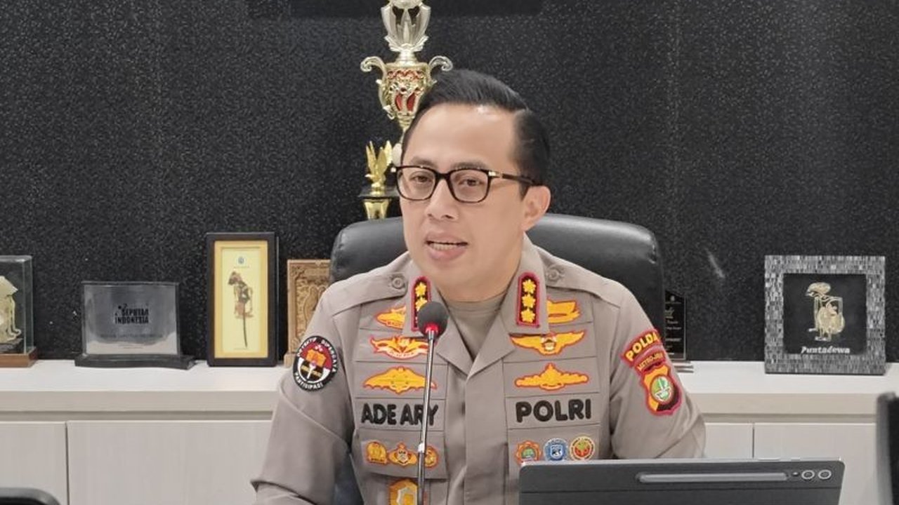 Mahasiswa Universitas Kristen Indonesia (UKI), Kenzha Ezra Walewangko (21), ditemukan tewas diduga dikeroyok di area kampus pada Selasa (4/3); polisi masih melakukan penyelidikan.