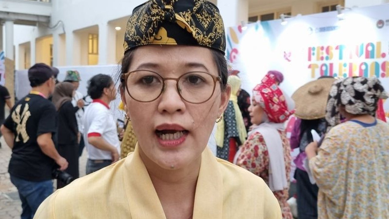 Komnas Perempuan meminta Majelis Kehormatan Dewan (MKD) DPR RI untuk memeriksa pernyataan Ahmad Dhani yang dinilai seksis dan bertentangan dengan nilai-nilai kebangsaan dalam rapat Komisi X DPR RI.