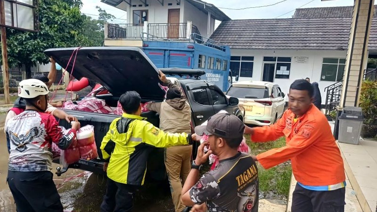 Kementerian Sosial bergerak cepat menyalurkan bantuan logistik untuk para korban banjir dan tanah longsor di Sukabumi, Jawa Barat, yang disebabkan oleh hujan deras.