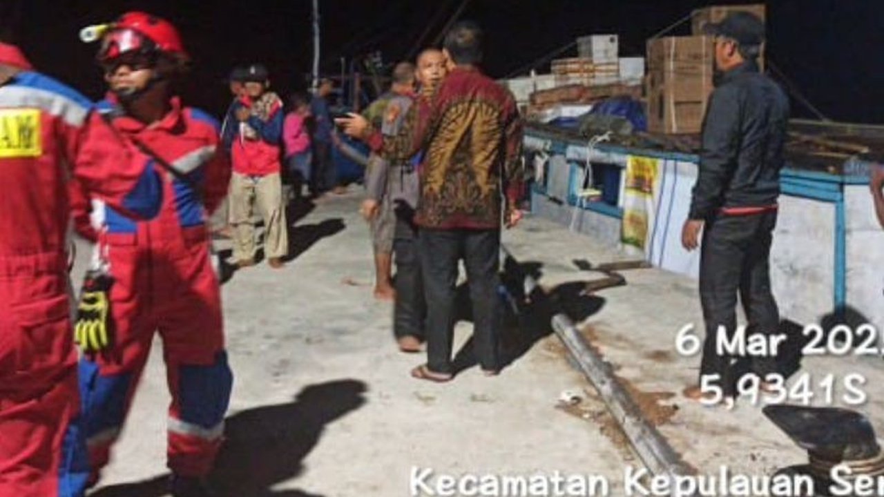 KM Subur Makmur mengalami kerusakan di perairan Pulau Tikus, Kepulauan Seribu, dan keenam penumpangnya berhasil dievakuasi dengan selamat oleh tim gabungan.