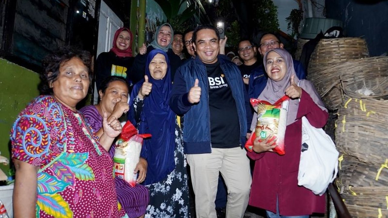 Bank Syariah Indonesia (BSI) menyalurkan bantuan makanan, alat kebersihan, dan menyelenggarakan buka puasa bersama 2.500 anak yatim di Jabodetabek untuk meringankan beban korban banjir.