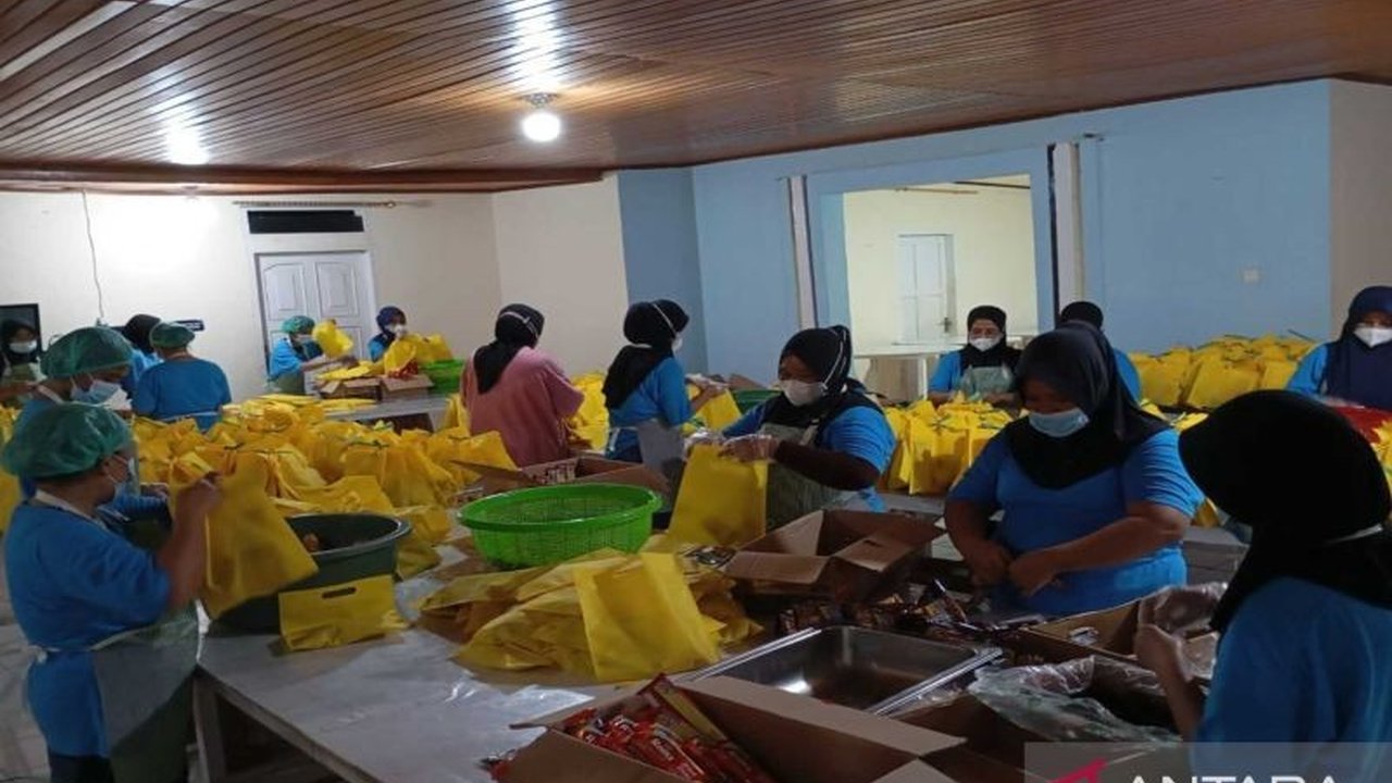 Program Makan Bergizi Gratis (MBG) di Gorontalo Utara tetap berjalan selama Ramadhan dengan menu takjil yang bervariasi setiap harinya, memastikan anak-anak tetap mendapatkan nutrisi.