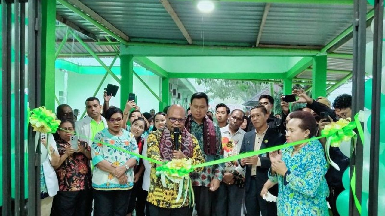 Pemerintah Kota Sorong resmikan gedung rehabilitasi dan laboratorium di RSUD Sele Be Solu untuk meningkatkan layanan kesehatan bagi masyarakat, sebagai bentuk komitmen dalam memberikan akses kesehatan yang lebih baik.