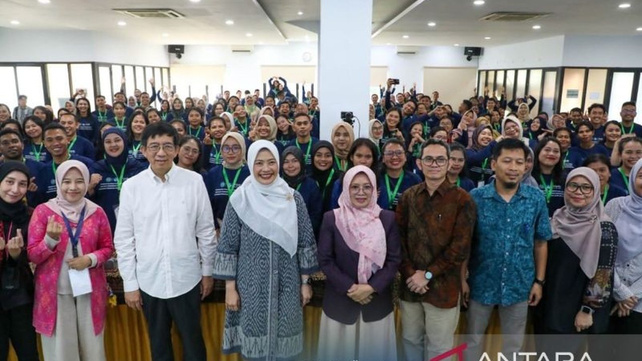 Kementerian Pendidikan Tinggi, Sains, dan Teknologi (Kemdiktisaintek) menggelar pelatihan intensif bagi 180 guru pembimbing terbaik dari seluruh Indonesia untuk meningkatkan kualitas pendidikan, khususnya literasi numerasi.