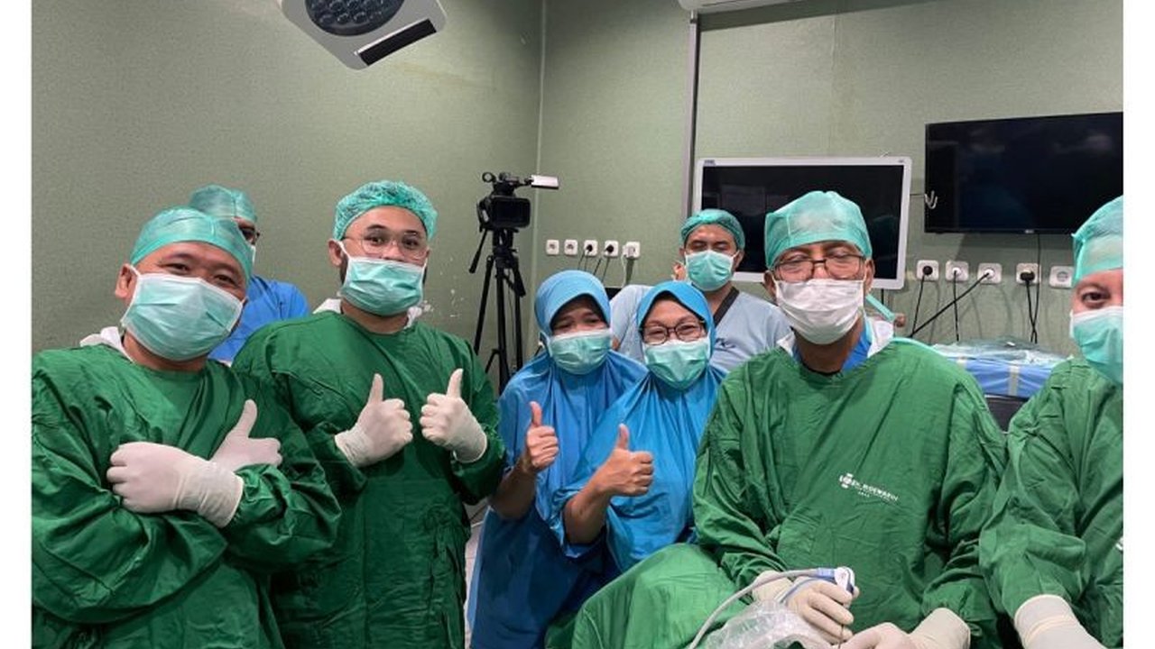 RSUD Dr. Moewardi Surakarta sukses melakukan operasi ginekologi minimal invasif pertama kali menggunakan metode microwave ablation untuk mengatasi mioma dan adenomiosis.