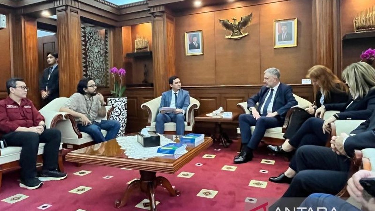 Provinsi Jawa Barat dan Provinsi Wielkopolska, Polandia, tengah menjajaki kerja sama potensial di bidang energi terbarukan, inovasi, pendidikan tinggi, dan ekonomi, membuka peluang investasi dan pengembangan ekonomi hijau.
