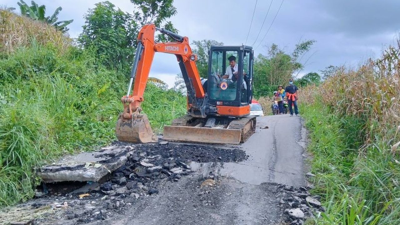 BPBD OKU Selatan memetakan sembilan kecamatan rawan banjir dan longsor, meningkatkan kewaspadaan dan memperpanjang status siaga darurat hingga Maret 2025 untuk meminimalisir korban jiwa.