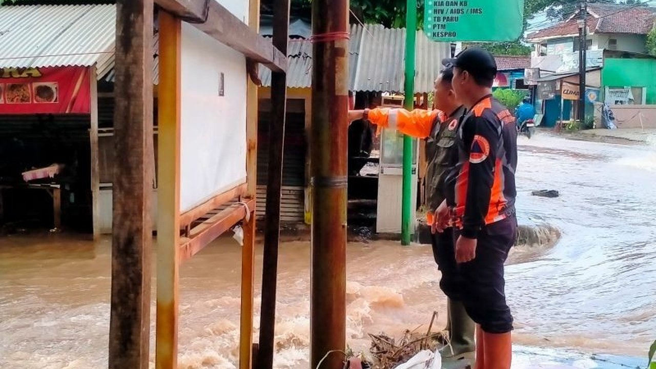 Bencana banjir dan longsor menerjang Sukabumi, Jawa Barat, mengakibatkan satu korban jiwa dan tujuh lainnya masih hilang, dengan beberapa kecamatan terdampak.