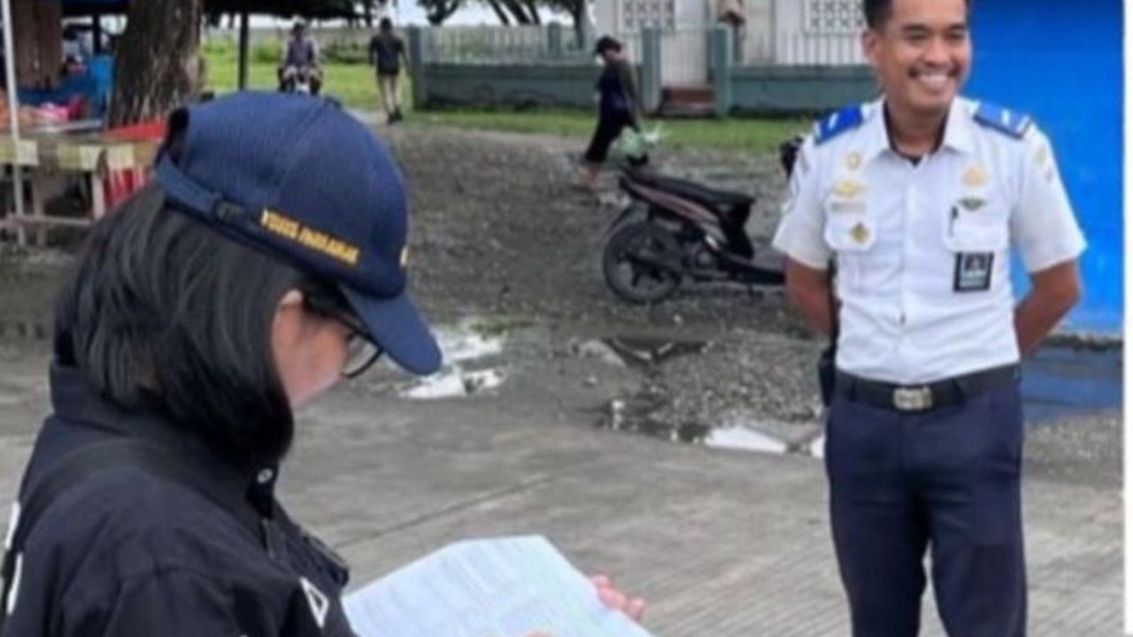 BPTD Maluku gencar melakukan ramp check angkutan laut untuk memastikan keselamatan pemudik Lebaran 2025, memeriksa kelaikan kapal dan kelengkapan dokumen di berbagai pelabuhan Maluku.