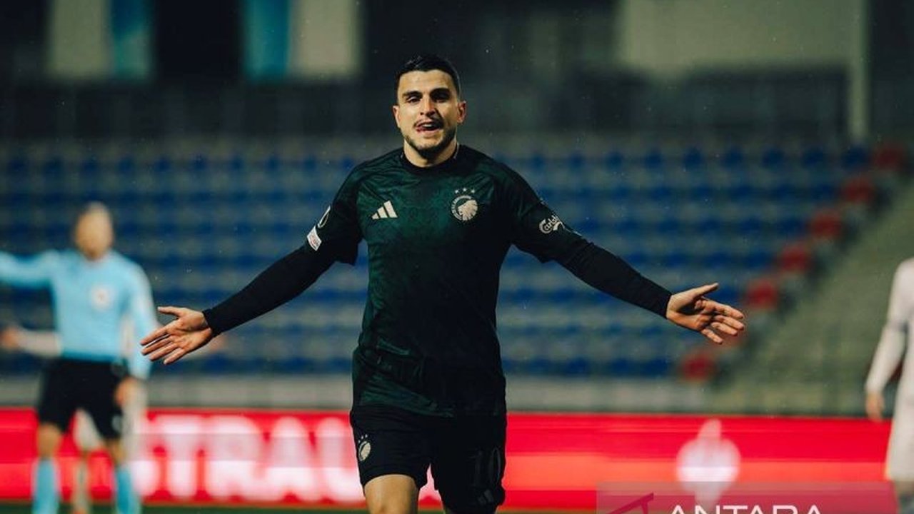 Bek tengah Timnas Indonesia, Kevin Diks, dilaporkan mencapai kesepakatan lisan dengan Borussia Monchengladbach dan akan bergabung pada bursa transfer musim panas mendatang setelah menjalani tes medis.