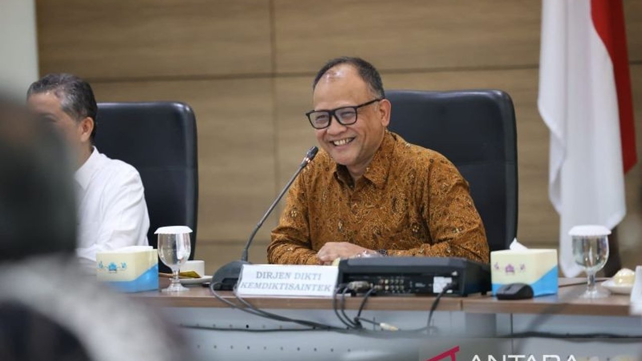 Kementerian Pendidikan, Riset, dan Teknologi (Kemdiktisaintek) mendorong Perguruan Tinggi Negeri (PTN) otonom di Indonesia untuk memberikan dampak positif bagi masyarakat sekitar, khususnya dalam mengatasi isu sosial ekonomi seperti kemiskinan dan rendahn