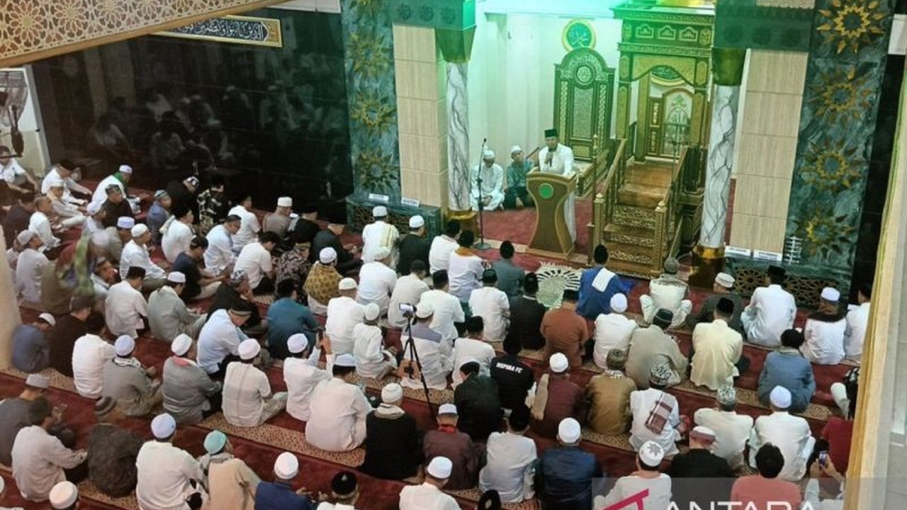 Gubernur Kaltim, Rudy Mas'ud, mendorong gerakan subuh berjamaah di kalangan pelajar untuk menciptakan generasi emas yang unggul dan berakhlak mulia, terinspirasi dari kebiasaan negara-negara maju.