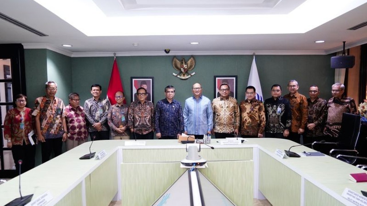 BKPM dan Kemnaker berkolaborasi meningkatkan kualitas tenaga kerja Indonesia untuk menarik investasi dan menciptakan lapangan kerja baru, ditargetkan 2,8-2,9 juta per tahun selama lima tahun ke depan.