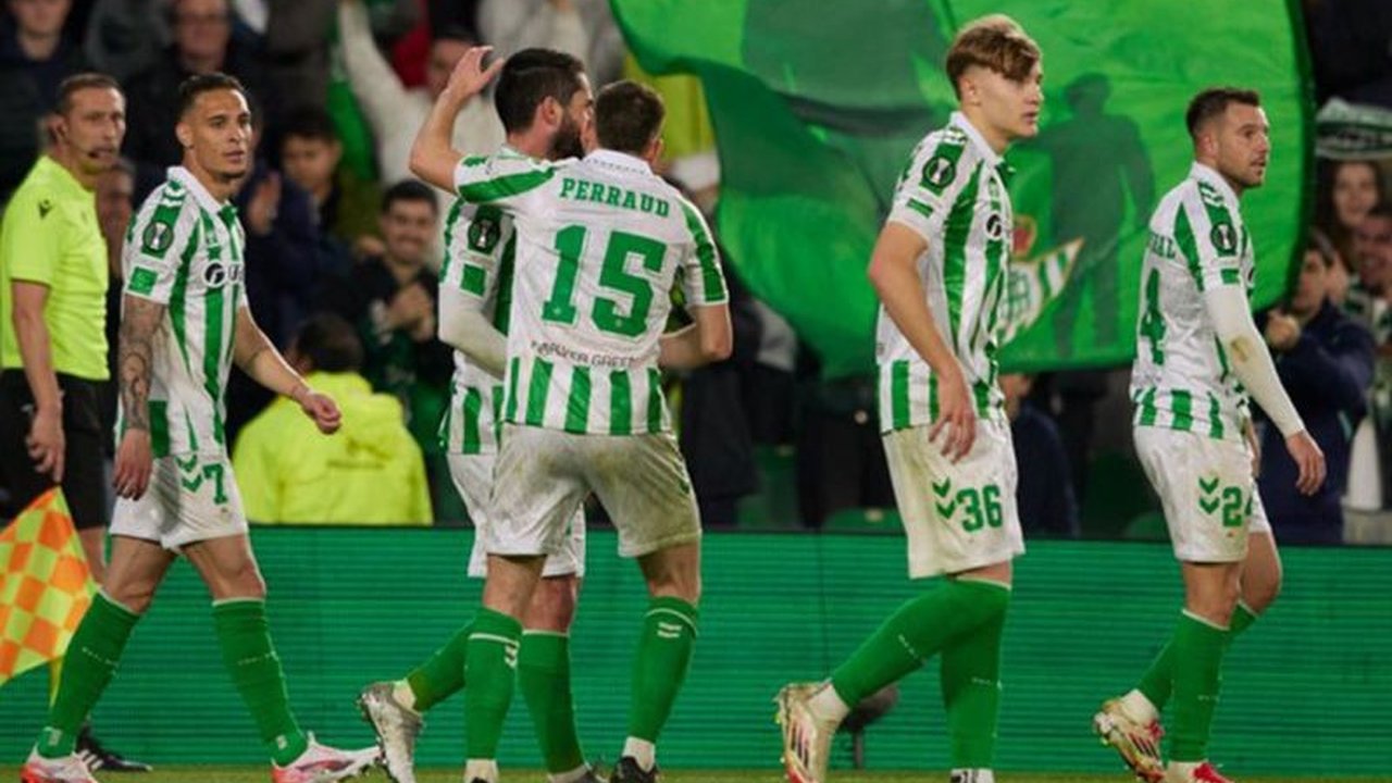 Real Betis bermain imbang 2-2 melawan Vitoria Guimaraes pada leg pertama babak 16 besar Liga Conference Eropa, membuat peluang mereka untuk melaju ke perempat final menjadi sedikit lebih sulit.