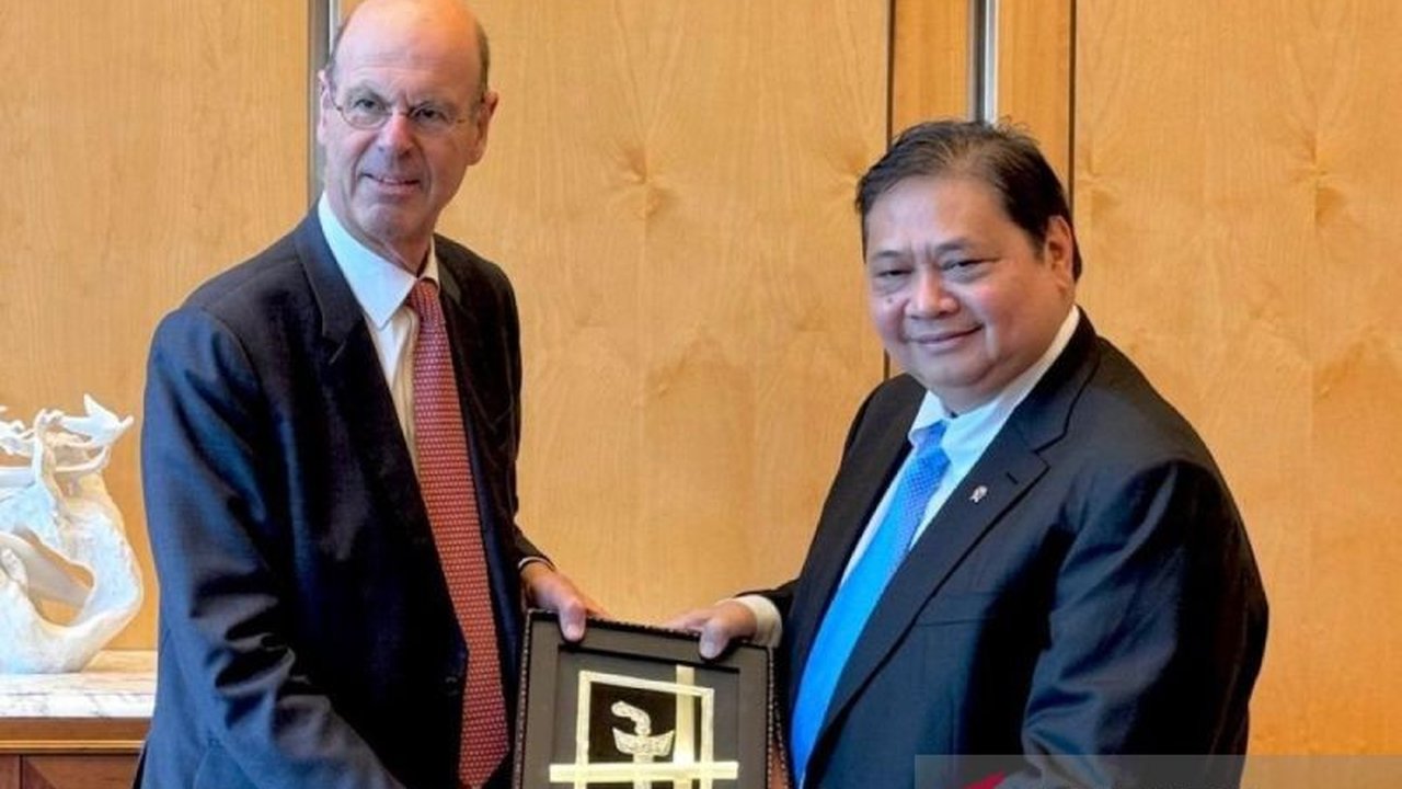 Menko Airlangga Hartarto dan Menteri Ekonomi dan Keuangan Prancis, Eric Lombard, sepakat memperkuat kerja sama ekonomi bilateral, termasuk investasi di sektor energi hijau dan infrastruktur, serta dukungan Prancis terhadap industri kelapa sawit berkelanju