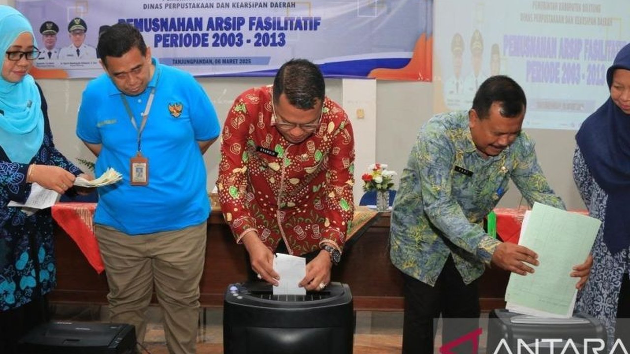 Dinas Perpustakaan dan Kearsipan Daerah (DPKD) Kabupaten Belitung memusnahkan arsip fasilitatif periode 2003-2013 untuk efisiensi dan efektivitas pengelolaan arsip, serta mendukung reformasi birokrasi.