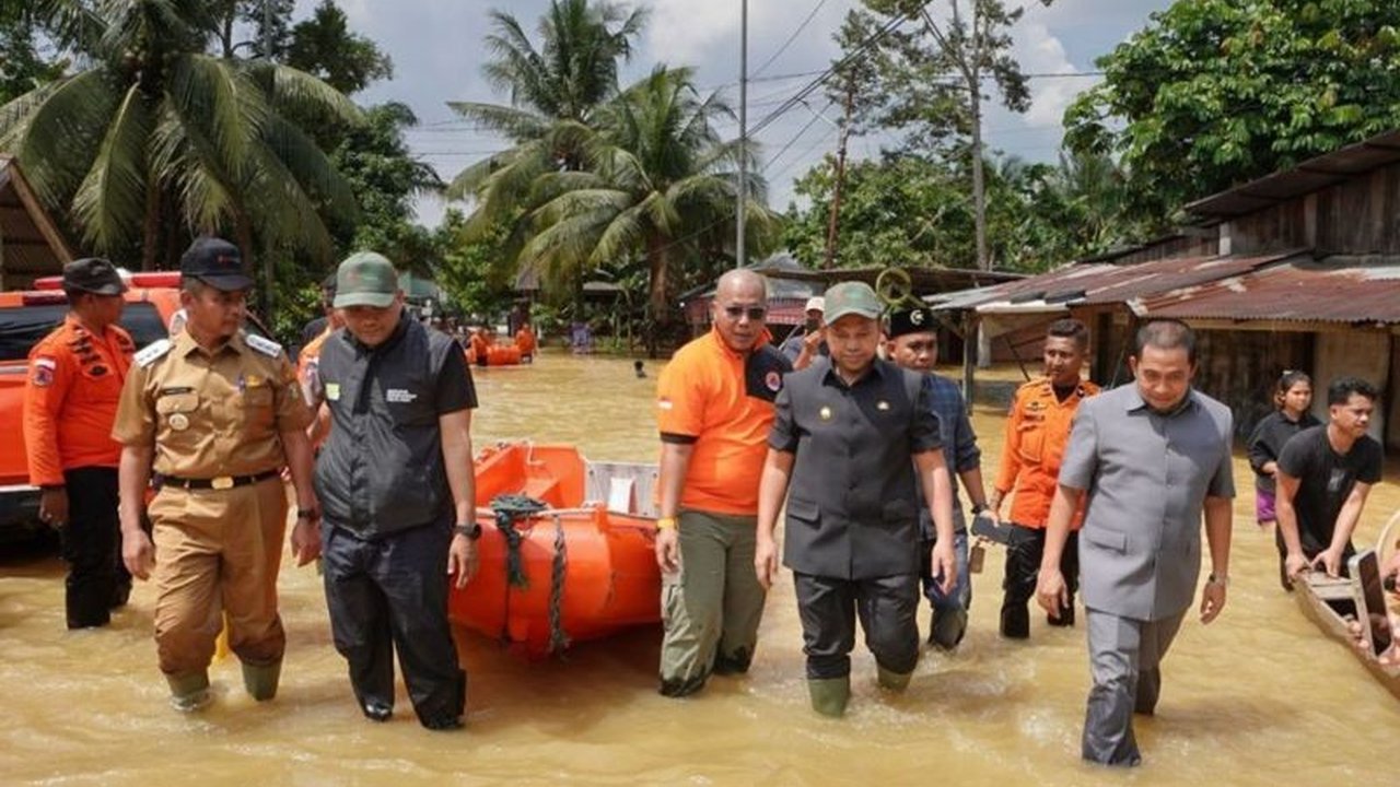 Banjir di enam kabupaten/kota di Riau telah mendampak 3.985 KK, bantuan kemanusiaan berupa sembako dan kebutuhan lainnya terus disalurkan.