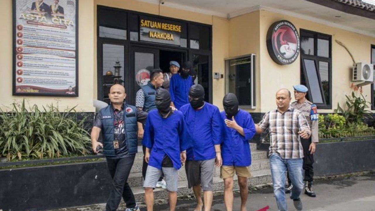 Bawaslu Jabar menunda pencopotan Ketua Bawaslu KBB yang terjerat kasus narkoba hingga putusan pengadilan inkracht, menunggu keputusan Bawaslu RI.