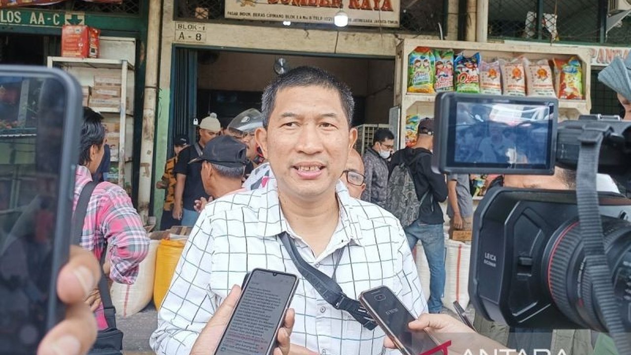 Jelang Ramadhan dan Idul Fitri, DPRD DKI Jakarta mendesak Pemprov DKI untuk memperketat pengawasan distribusi pangan guna menjaga stabilitas harga dan ketersediaan, khususnya bagi masyarakat berpenghasilan rendah.