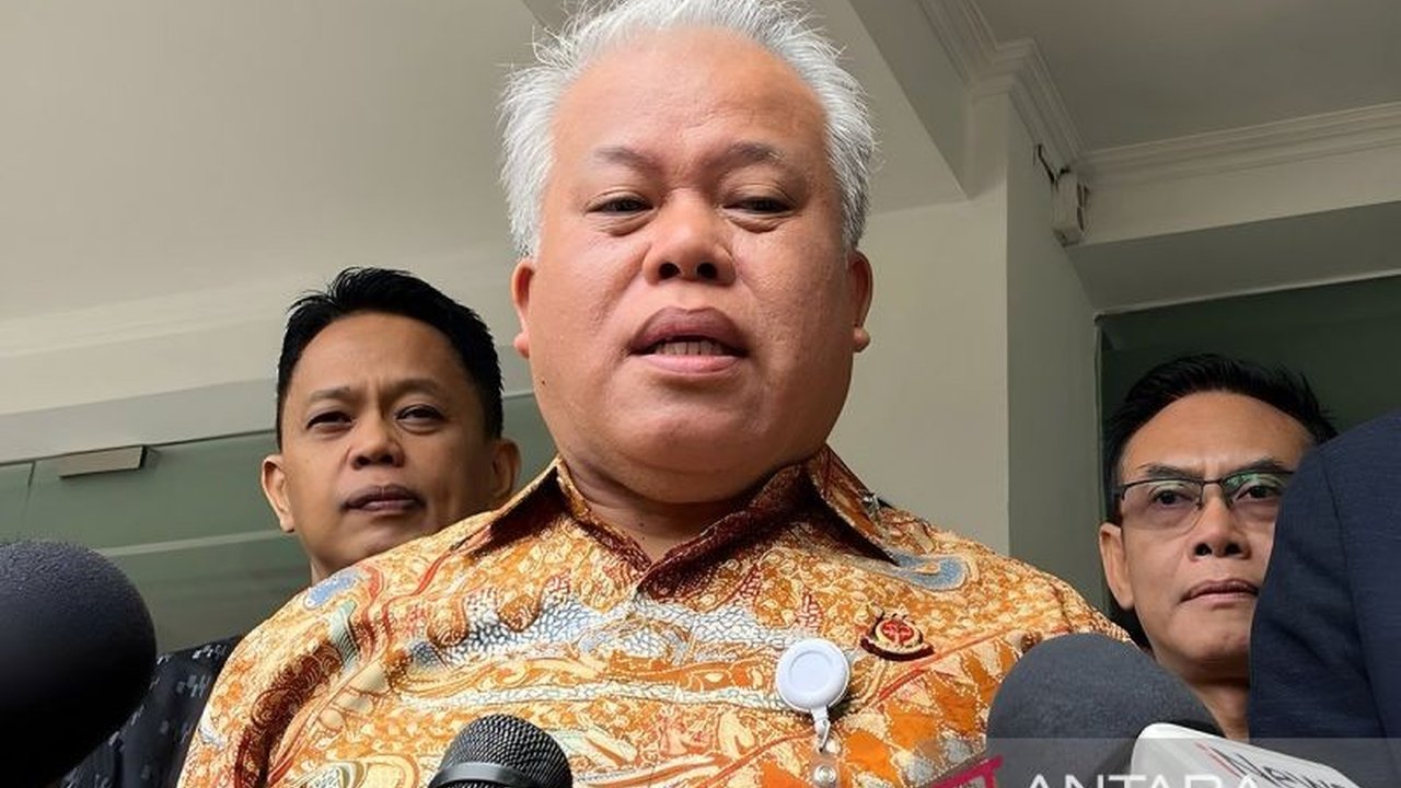 Kejaksaan Agung memeriksa mantan Dirjen Migas dan beberapa saksi lainnya terkait kasus dugaan korupsi pengelolaan minyak mentah dan produk kilang di Pertamina periode 2018-2023 yang telah menetapkan sembilan tersangka.