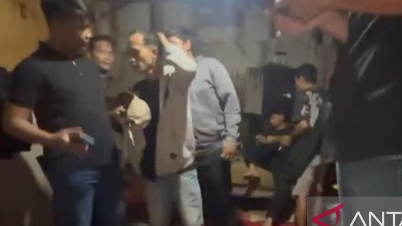 Polisi berhasil menangkap tujuh pelaku penjambretan kamera milik warga negara Prancis di Jakarta Utara; empat pelaku tambahan berperan sebagai penadah.