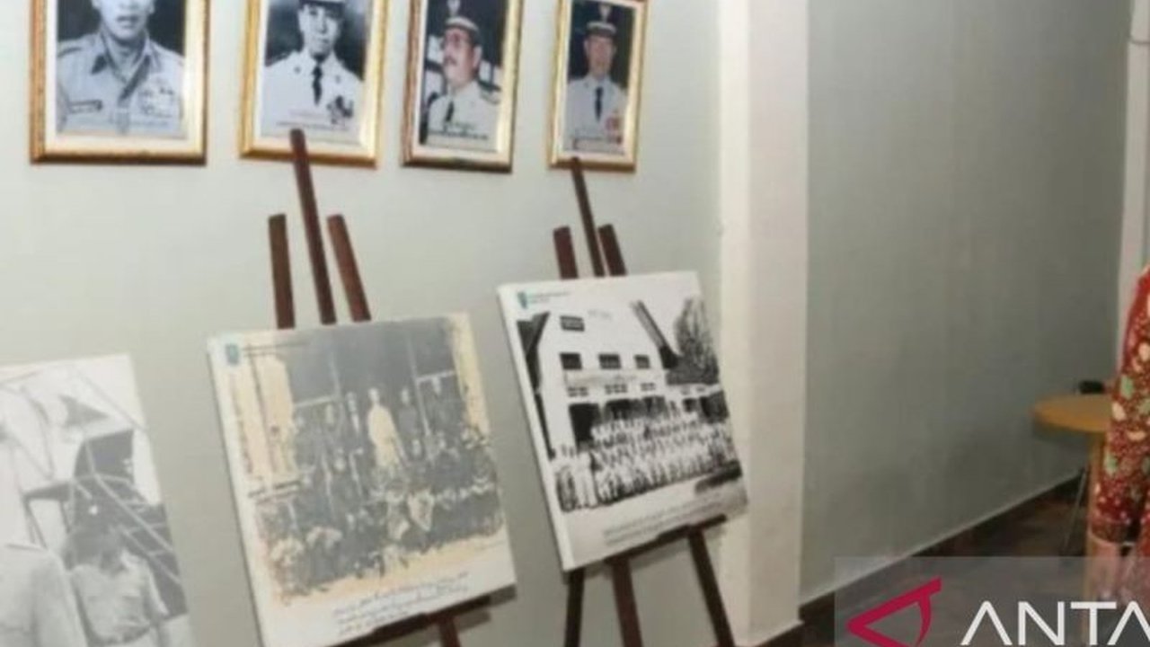 Wakil Bupati Belitung, Syamsir, berkomitmen meningkatkan budaya literasi anak di tengah perkembangan teknologi informasi modern dengan dukungan penuh pada Dinas Perpustakaan dan Kearsipan Daerah (DPKD).