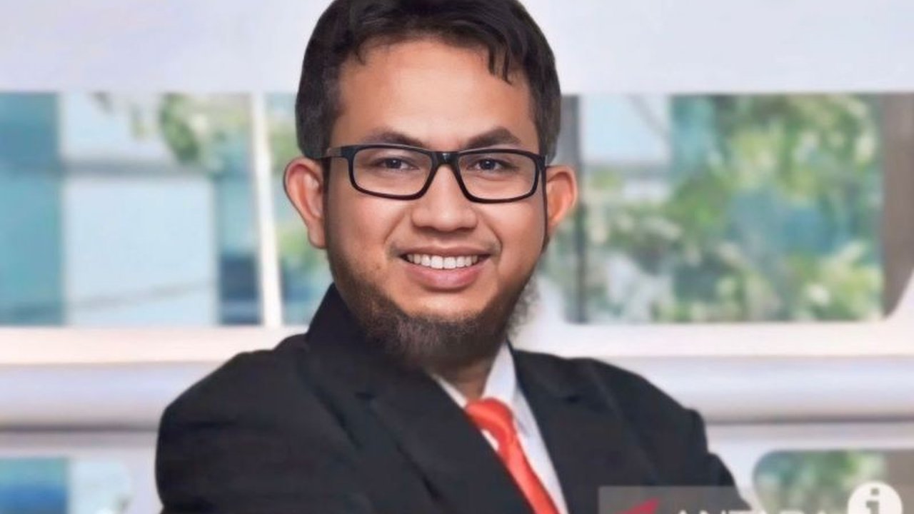 Dokter Edi Hidayat ingatkan bahaya pola makan berlebihan saat puasa, dapat menyebabkan lonjakan gula darah, gangguan lambung, hingga resistensi insulin.  Ketahui tips makan sehat selama Ramadhan!