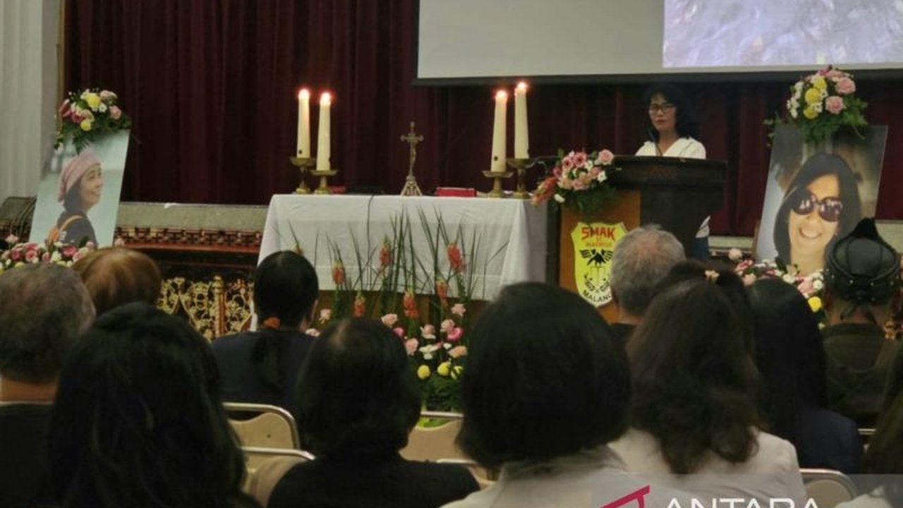 Alumni SMA Dempo angkatan 84 mengenang mendiang Lilie Wijayanti Poegiono dan Elsa Laksono, dua pendaki Cartenz yang dikenal periang dan aktif, kepergian mereka meninggalkan duka mendalam.