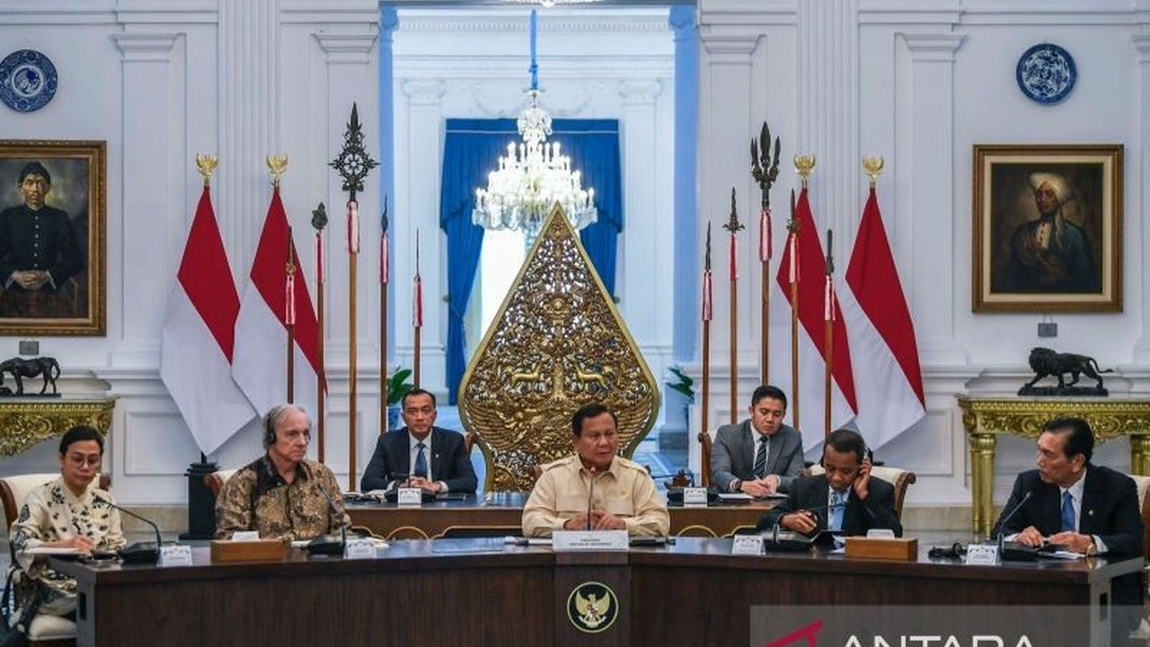 Menteri Keuangan memastikan Presiden Prabowo Subianto segera selesaikan Keppres THR 2025, memastikan tunjangan hari raya tetap cair untuk ASN dan karyawan swasta.