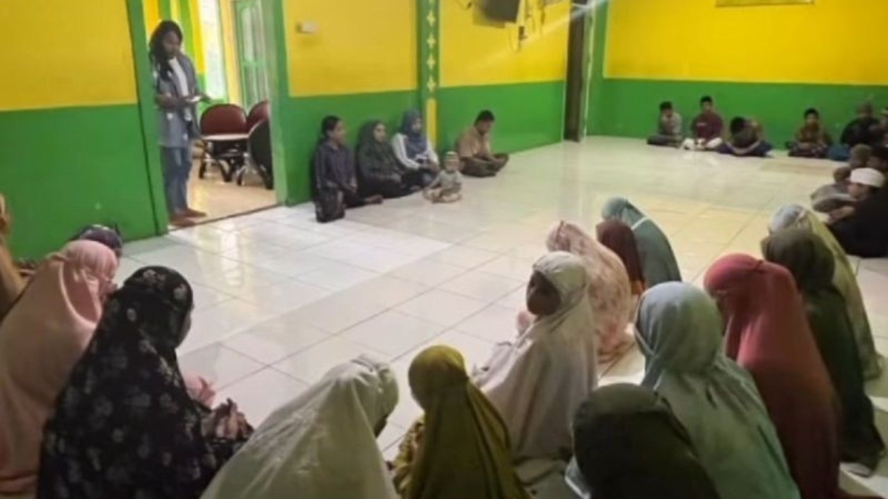 Dharma Wanita Persatuan BPTD Maluku salurkan 100 paket sembako dan 50 dus takjil untuk santri Pondok Pesantren Ittaqolah, Ambon, sebagai wujud kepedulian sosial.