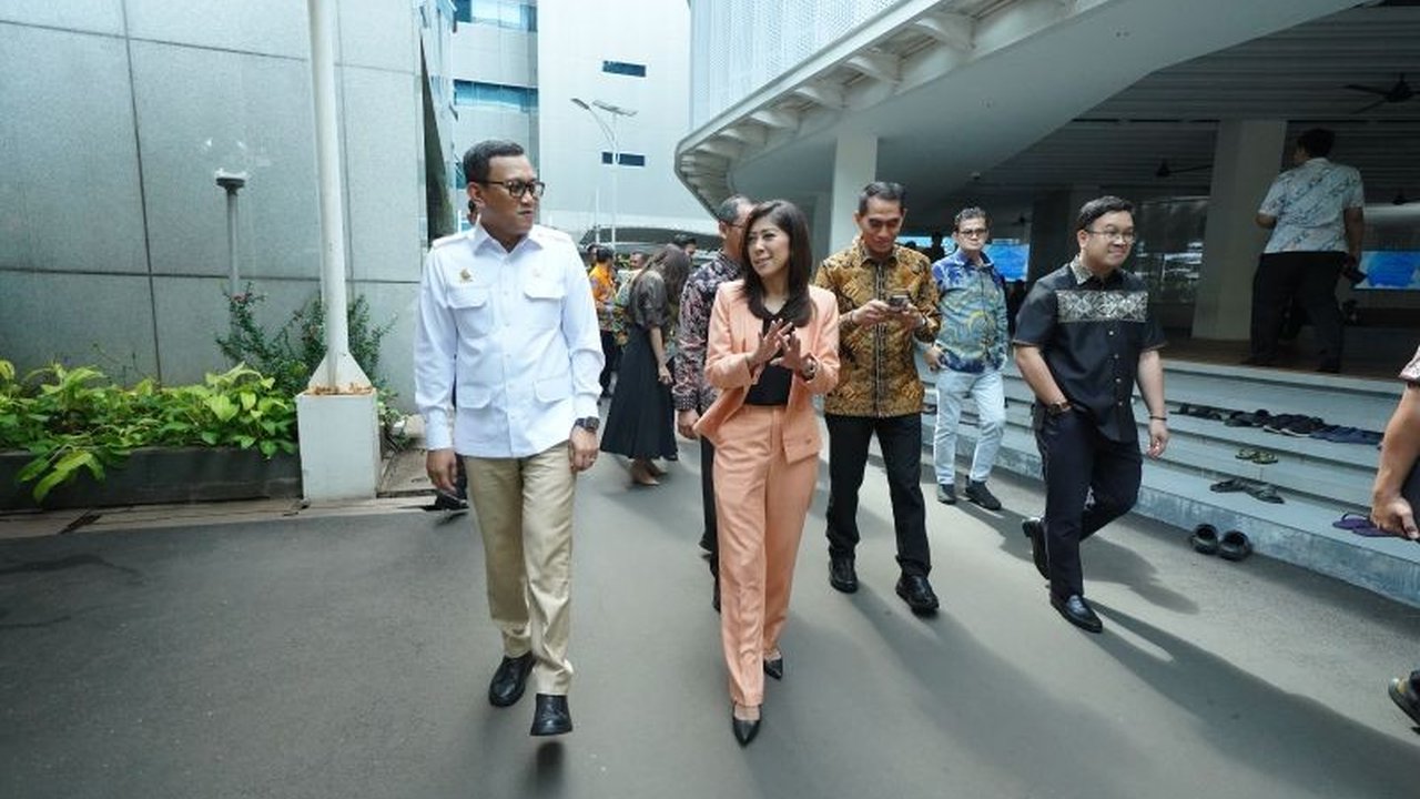 Kementerian P2MI mengajak Kementerian Kominfo untuk berkolaborasi mengawasi iklan lowongan kerja ilegal di media sosial demi melindungi pekerja migran Indonesia.