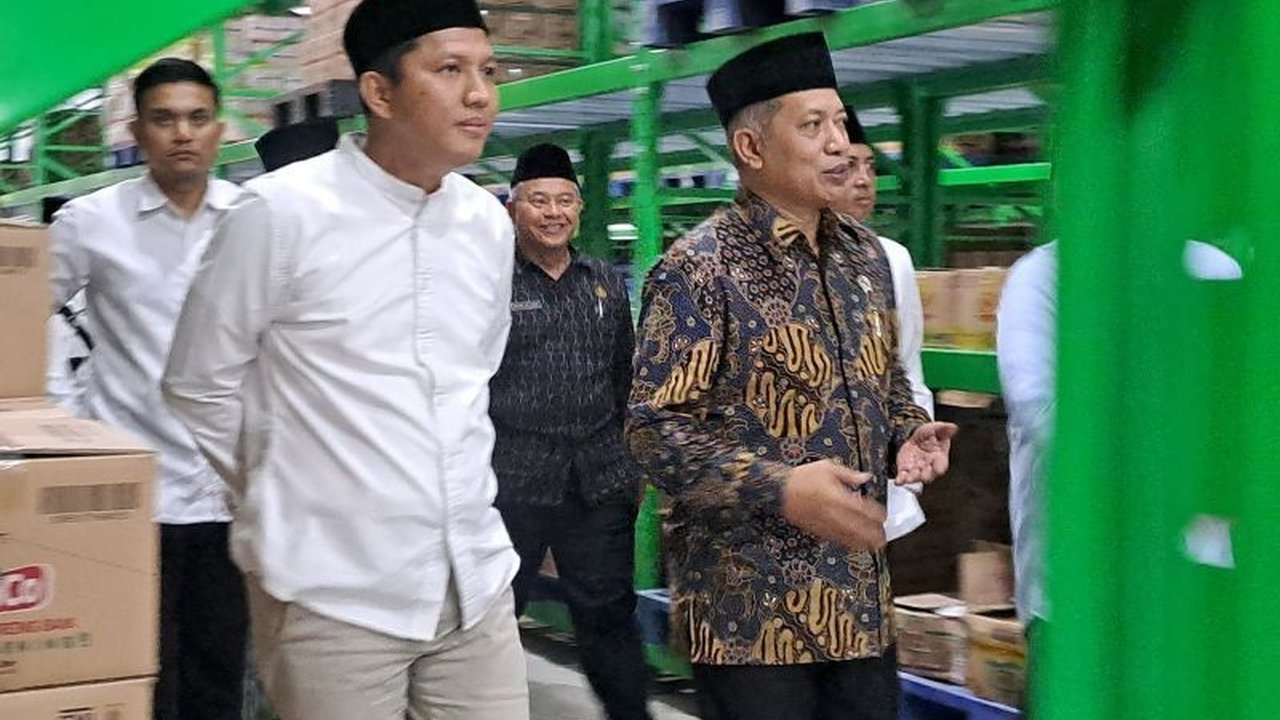 Wakil Menteri Koperasi dan UKM RI menetapkan Pusat Perekonomian Berbasis Koperasi Syariah Sunan Drajat di Lamongan sebagai model Koperasi Desa Merah Putih untuk mendorong kemandirian ekonomi desa.