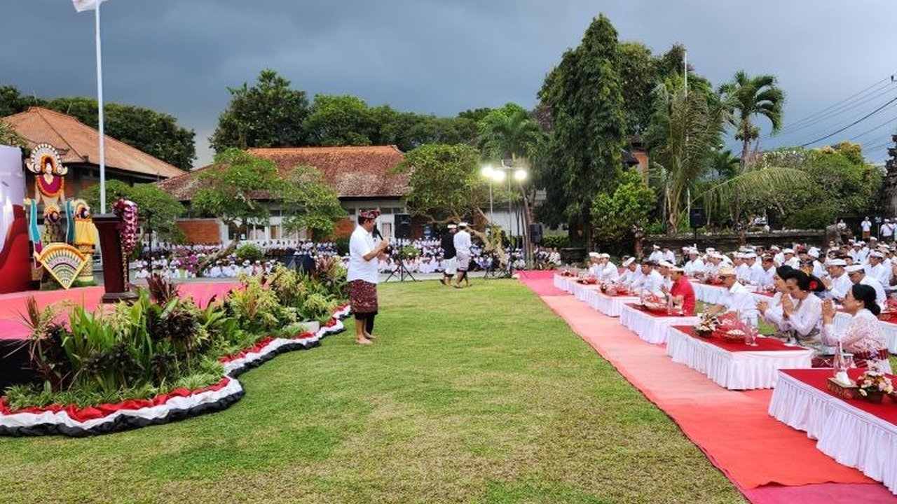 Bupati Bangli, Sang Nyoman Sedana Arta, dalam pidato perdananya di periode kedua, berkomitmen penuh untuk menyukseskan program Makan Bergizi Gratis (MBG), memberantas kemiskinan, dan meningkatkan kualitas SDM di Kabupaten Bangli.