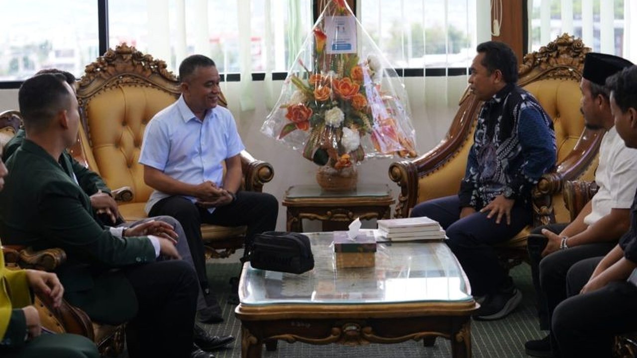 Pemkot Palu dan UIN Datokarama berkolaborasi dalam program KKN 2024, fokus pada penguatan ekonomi lokal, literasi keuangan, dan pelestarian seni budaya di Kota Palu.