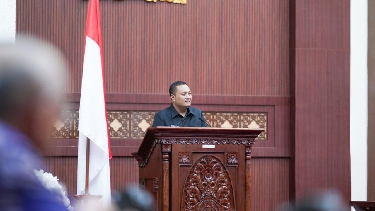 Bupati Gianyar Serahkan Raperda Penyertaan Modal PT Bank BPD Bali ke DPRD