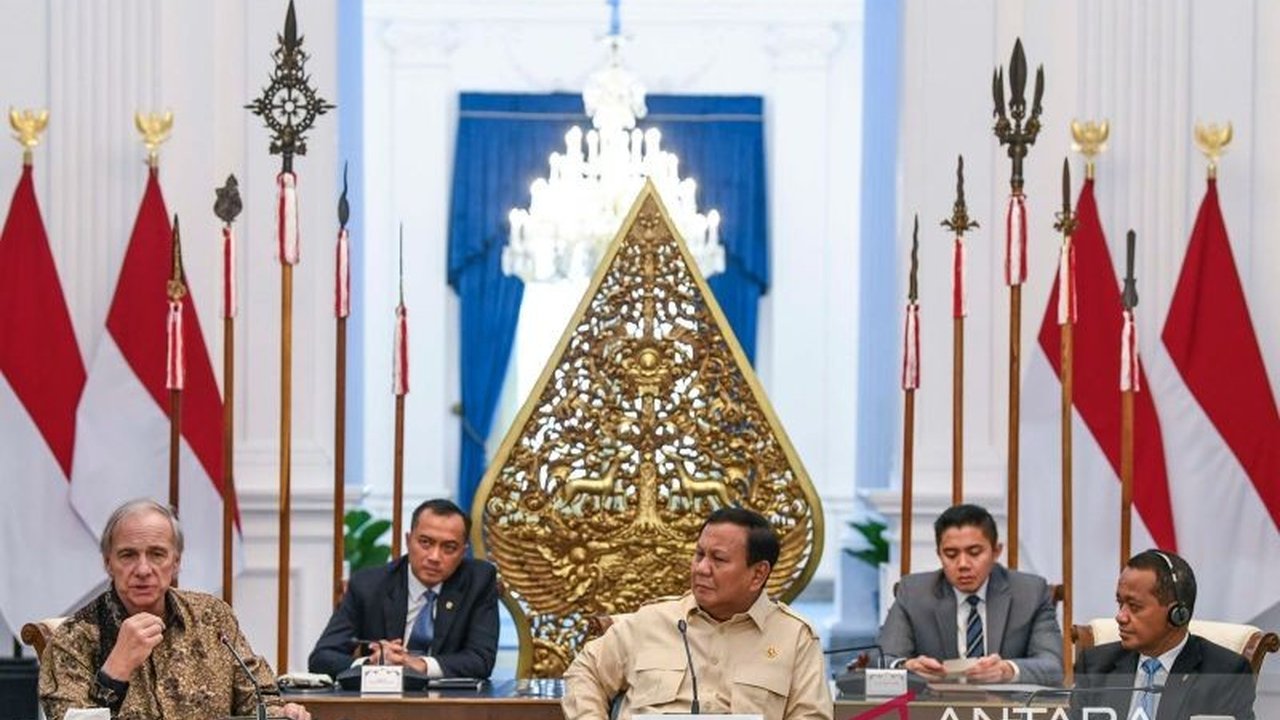 Investor global Ray Dalio ungkap sejumlah tantangan Indonesia menuju negara maju, termasuk tata kelola, modal, dan korupsi; ia menilai Prabowo Subianto sebagai pemimpin yang tepat untuk memimpin transisi ini.